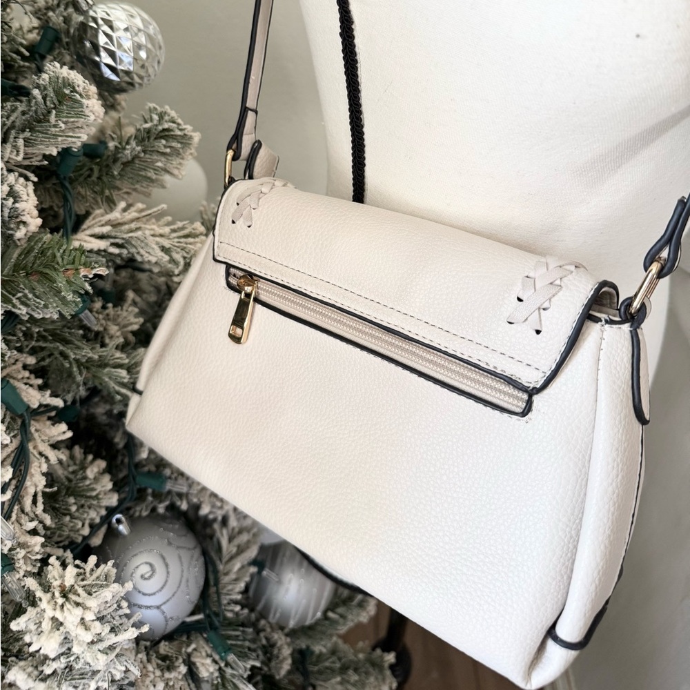 White Purse W/ Tassel - Picture 5 of 5